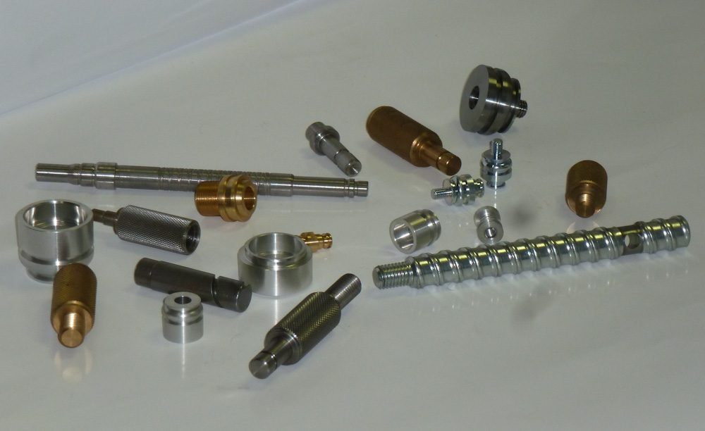 Auswahl gefertigter Dreh- und Frästeile aus Stahl, Aluminium und Messing